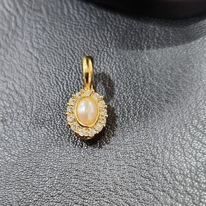 VINTAGE AVON GOLD and FAUX PEARL PENDANT with RHINESTONES